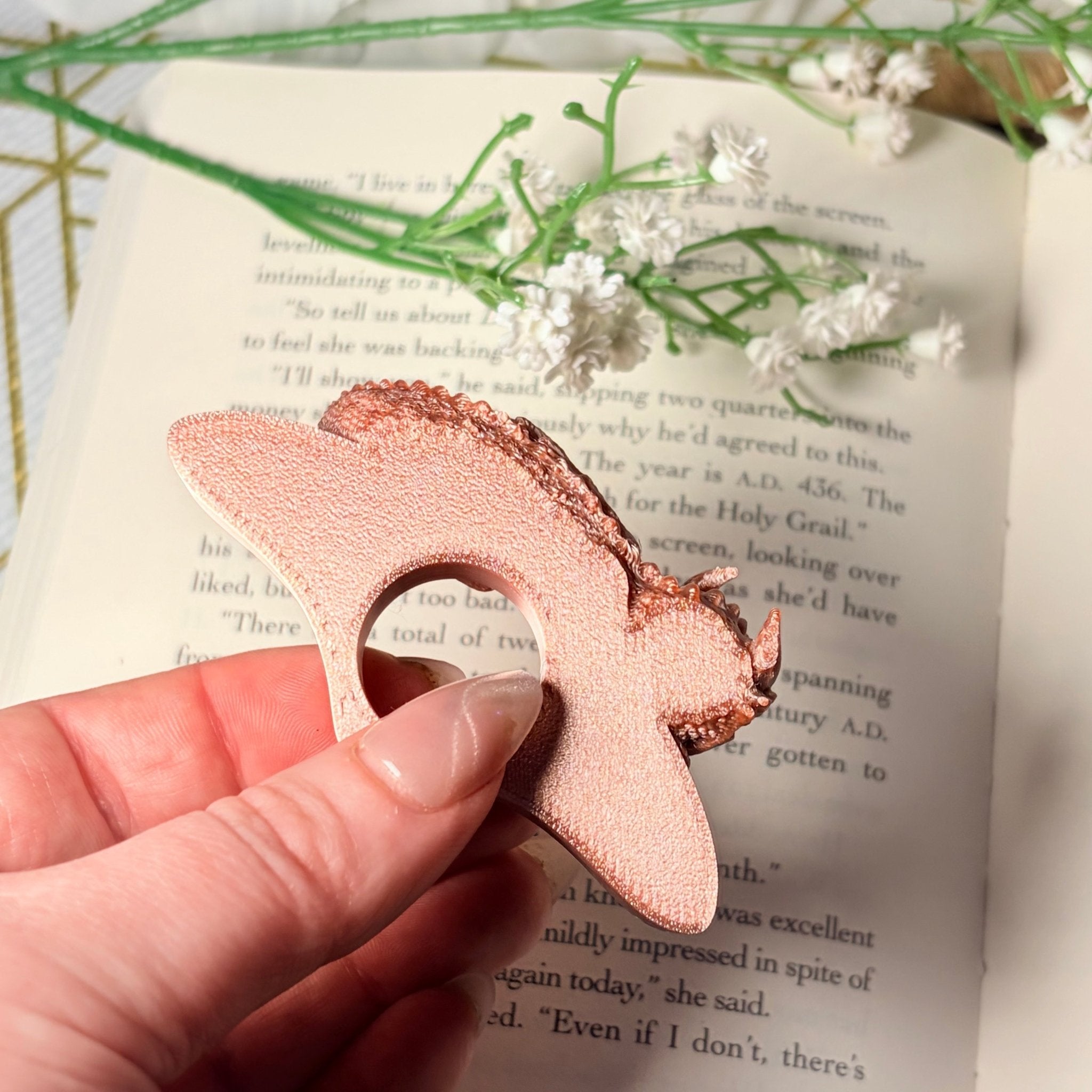 "Cute Dragon"-Thumb Book Holder
